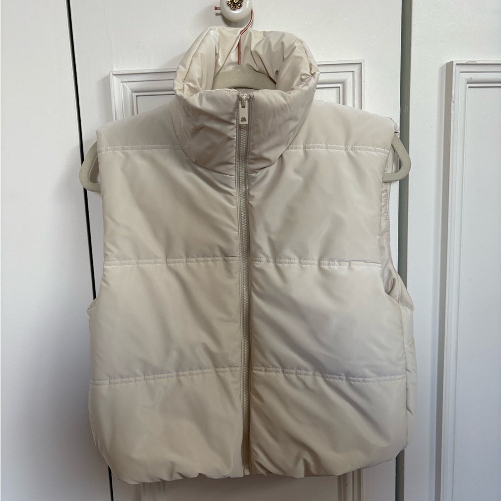 CROPPED PUFFER VEST!